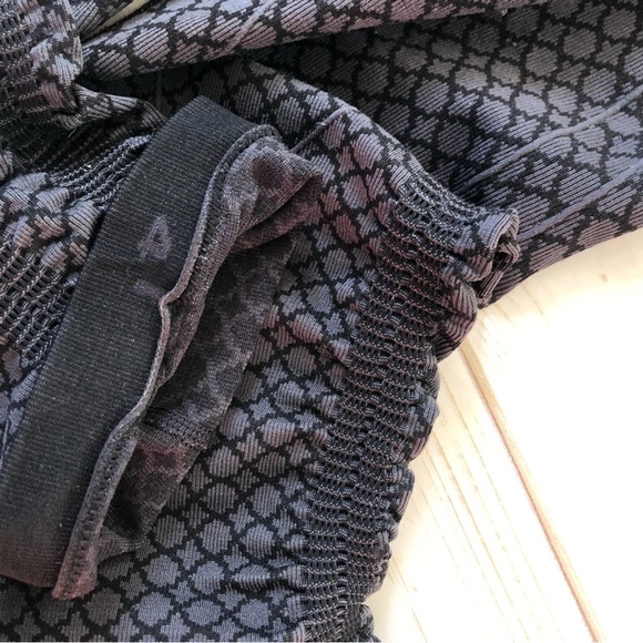 Lululemon In The Flow Crop II leggings - Picture 4 of 4